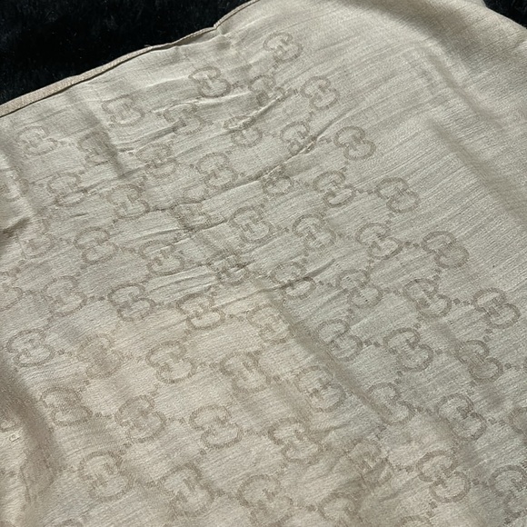 Gucci Beige Monogram Scarf - Picture 3 of 7